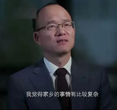 .刘强东是江苏的，郭广昌是浙江的，这两人对于回报家乡做法很相反，刘强东很乐意回报