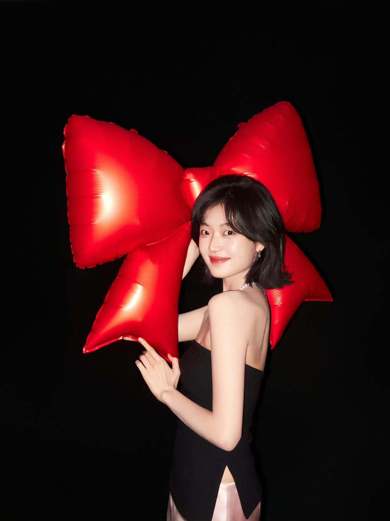孙千红气球与蝴蝶结造型[飞吻]
孙千