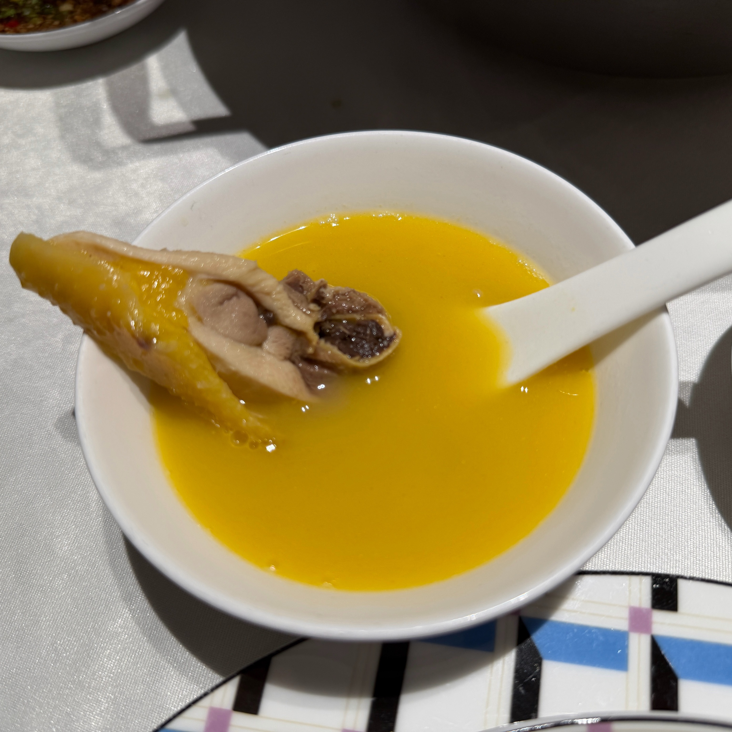 每次来福州都吃这家餐厅，我和希希都很爱喝这个花胶鸡汤。 福州·禧悦楼(福飞南路店