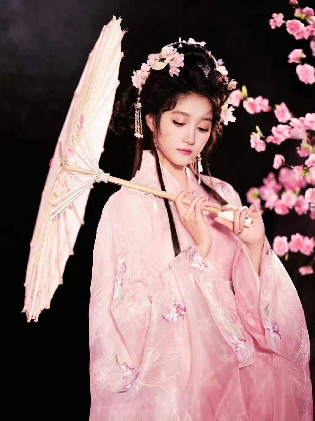 关晓彤面若桃花妆关晓彤粉衣古装关晓彤粉衣古装，桃花仙子降临 ​​​
