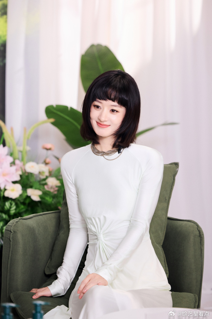 赵丽颖头包脸具象化 赵丽颖的头包脸真的长在审美点上了，饱满的头型让脸部轮廓更显小