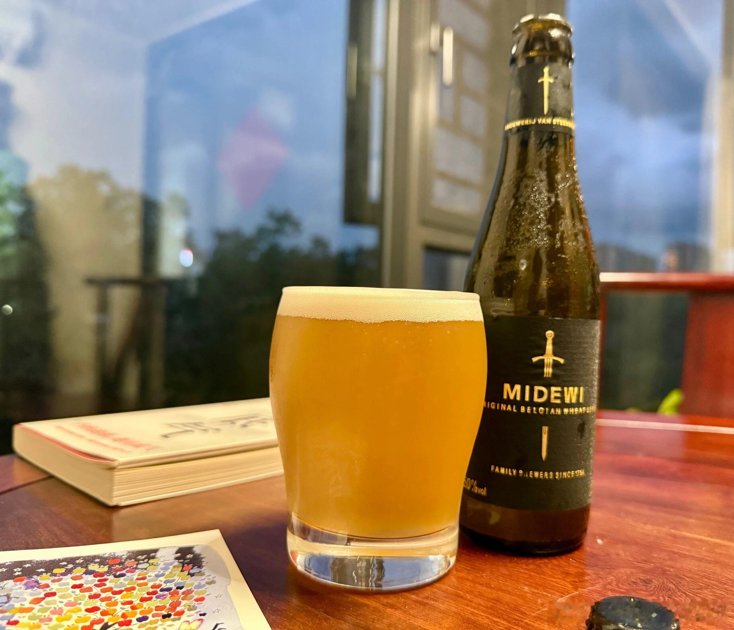 生活手记世人皆以酒为欢，我独于杯中见古今。古往今来，多少豪情壮志付与浊酒，失意风