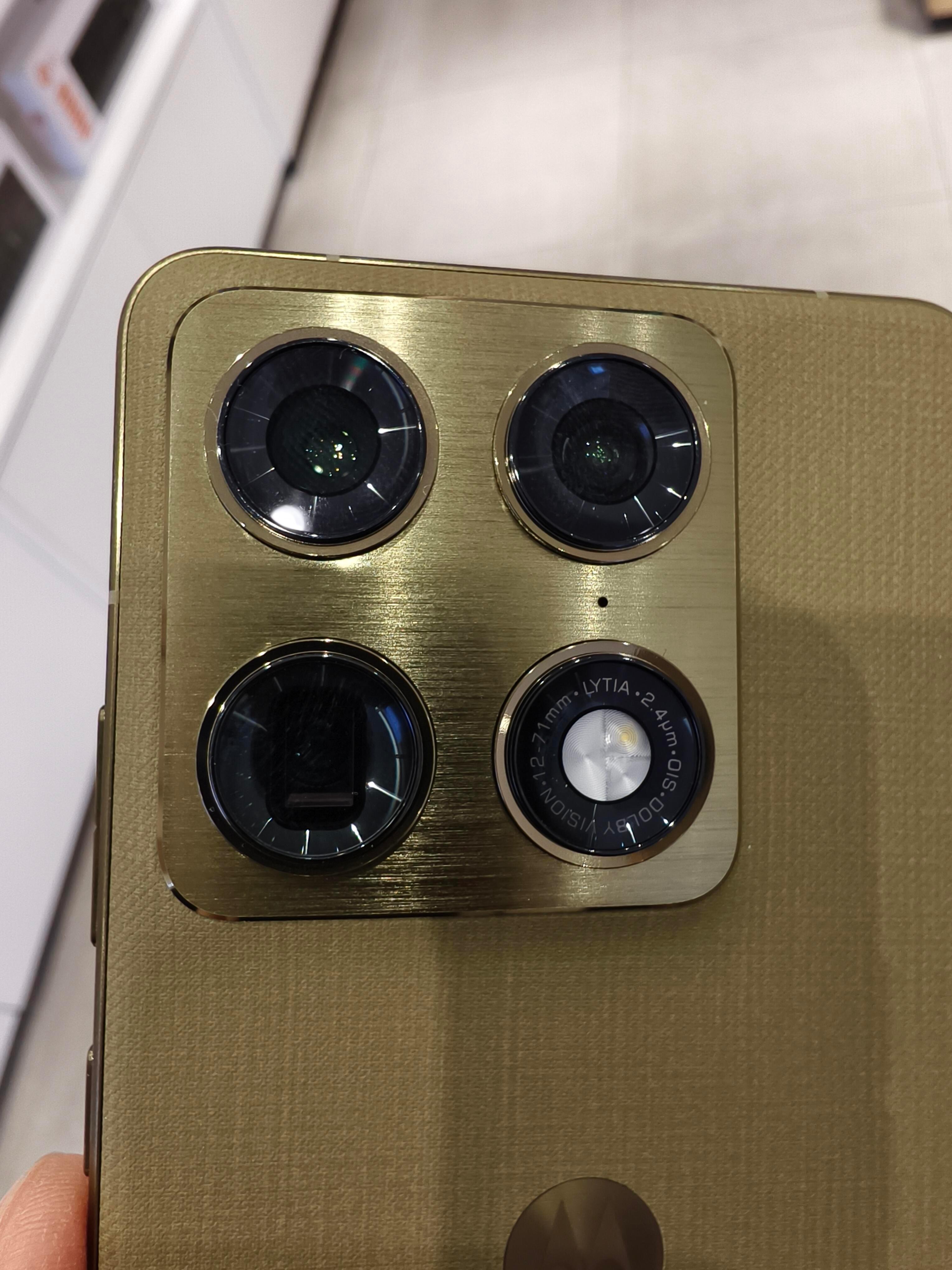 过年新机选项+1，友商同款LYT-828主摄和AI云台防抖，还支持双8k摄录新机