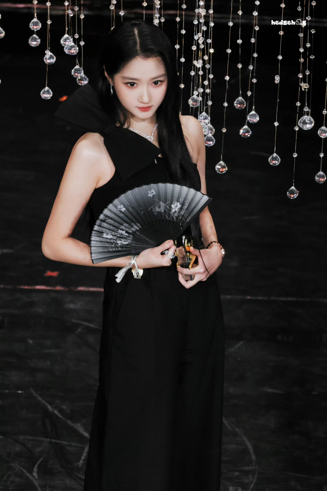 内场收到了关晓彤送的彩椒碗 晓彤的彩椒碗又双叒来刷存在感啦！这次搭配刺绣粉裙的造