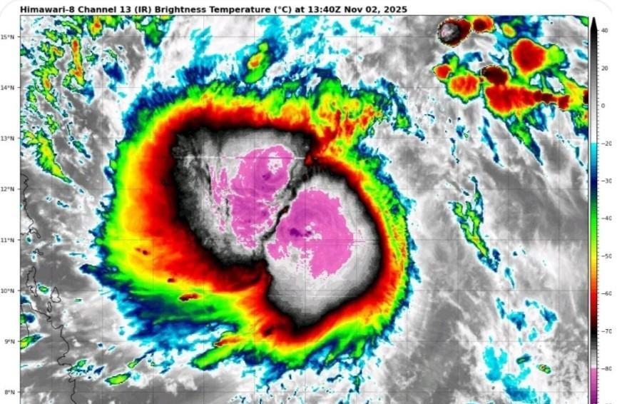 台风刚走，新台风又来，菲律宾人连口气都喘不上。
吕宋岛的房顶掀了，米沙鄢的路淹了