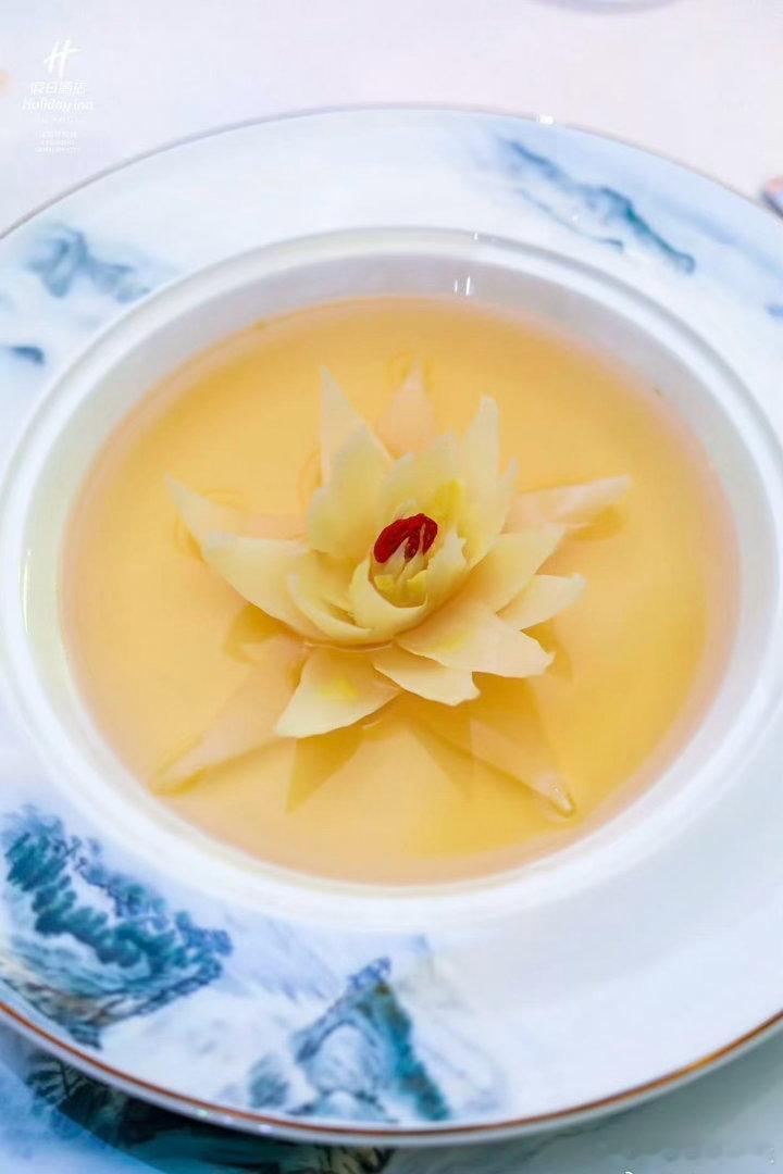 靳梦佳中餐厅白菜雕出花中餐厅 《中餐厅》真是藏龙卧虎，林大厨用白菜雕花惊呆全场，