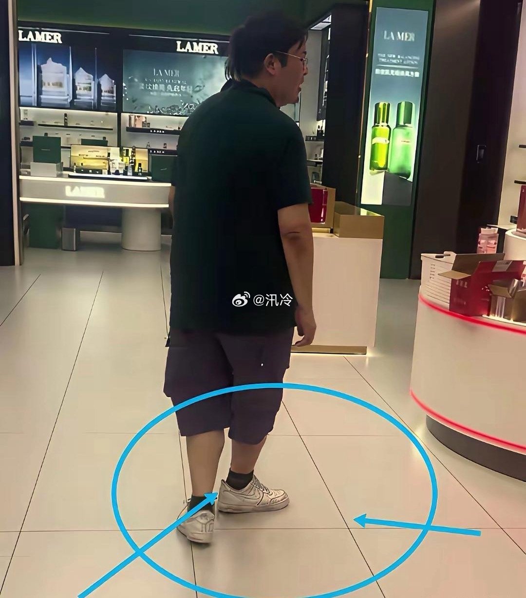 向佐弟弟看着日子不好过啊 