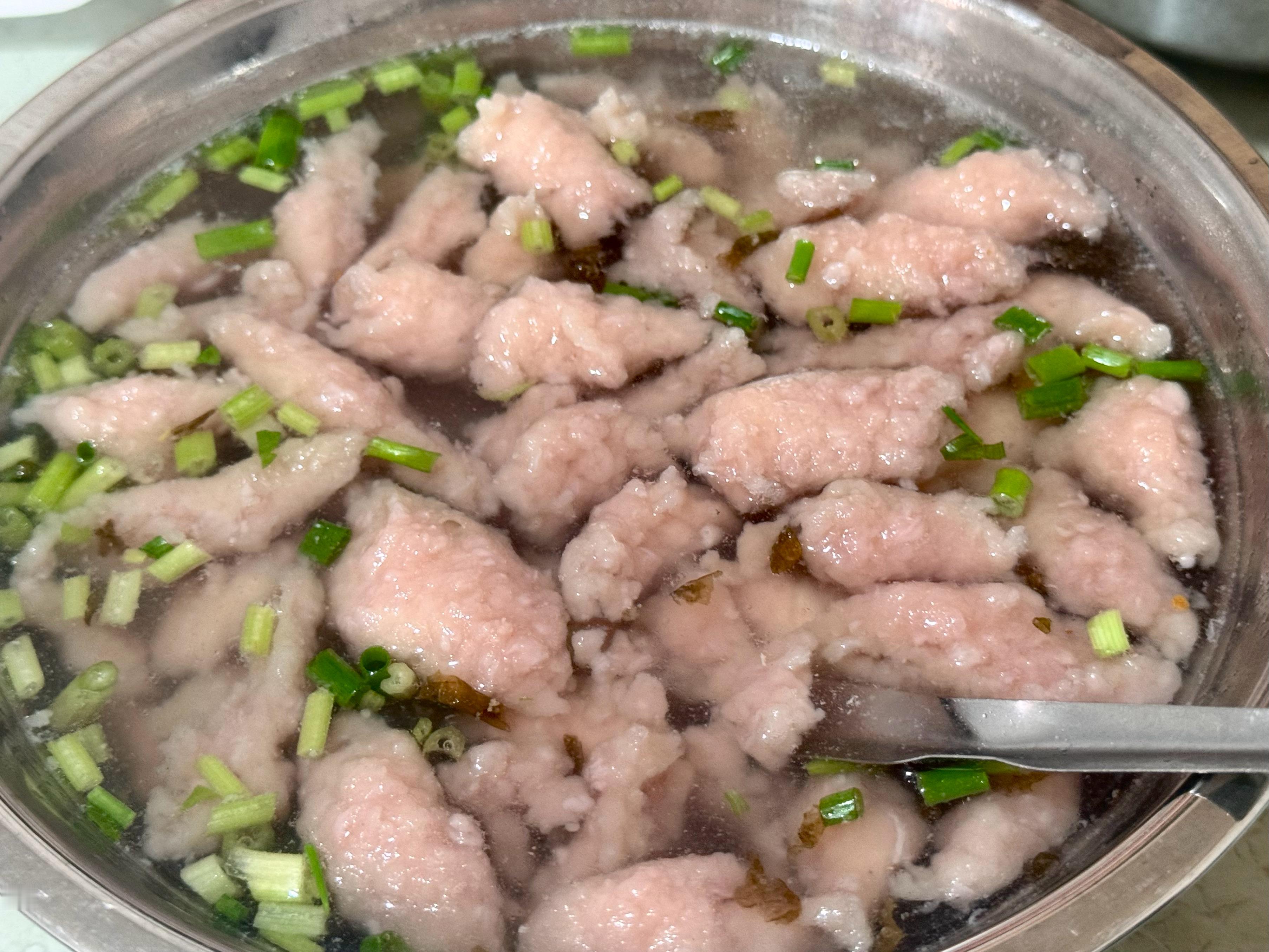 发现了好吃的苍蝇馆子！A下来还没点的奶茶贵。沈枍今天吃什么