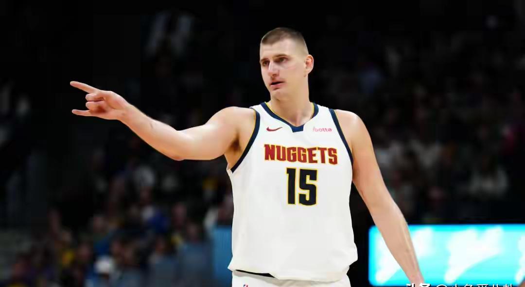 真正杀死比赛的，往往不是得分王。
看约基奇打球，第一节就能让对手教练后背发凉。