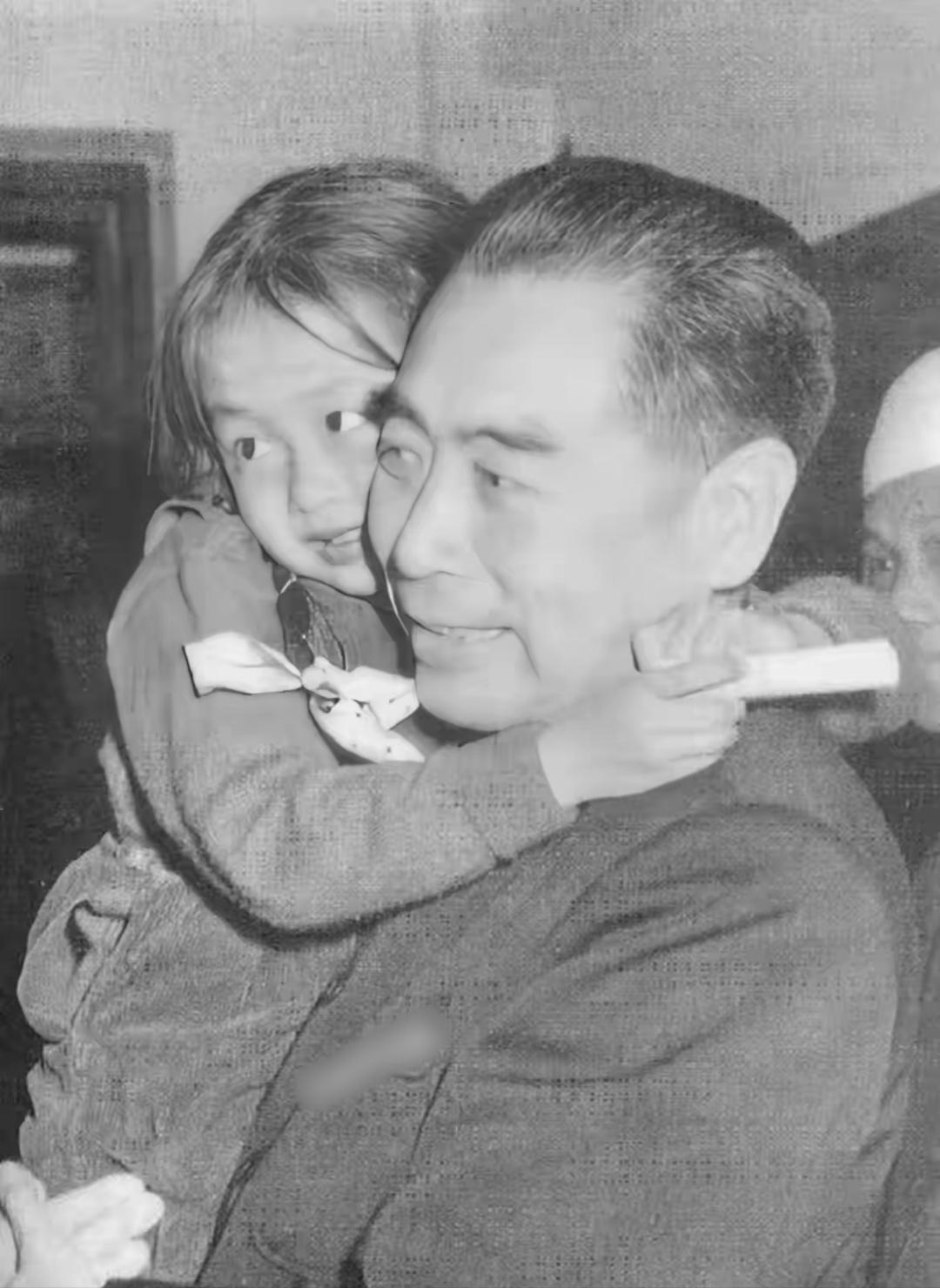 每日分享 正能量 感动瞬间 周总理永远活在人民的心中 温暖瞬间