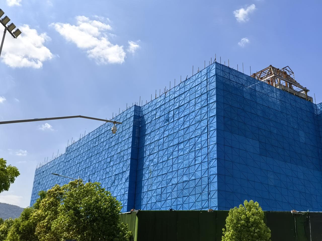 还以为是海埂公园与海埂大坝之间的这个春城首府的商业盘活了？并没有，刚刚问了一个施