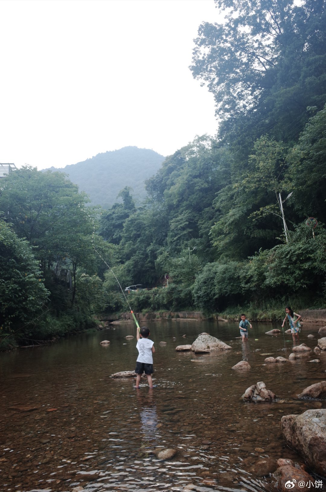 青城山比成都市区凉快许多 人能感受到呼吸了 但昨天白天还是晒 于是午饭后睡到四点
