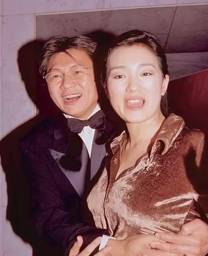 [浮云]影后巩俐，喝了大半年中药。1996年，她嫁新加坡商人黄和祥。听从母亲建议