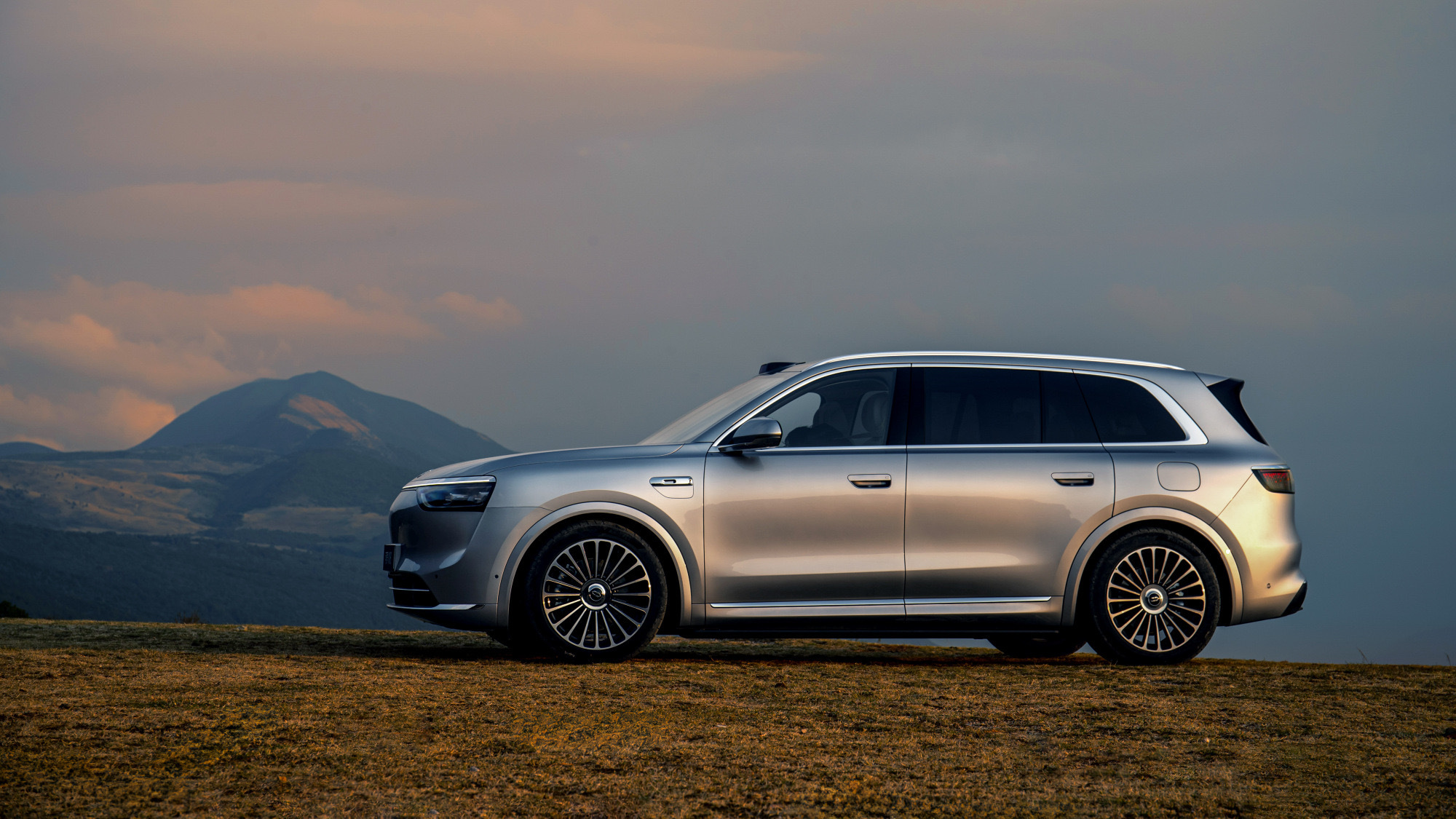 余承东称问界M8交付突破16万辆余承东官宣问界M8交付突破16万辆，40万级SU