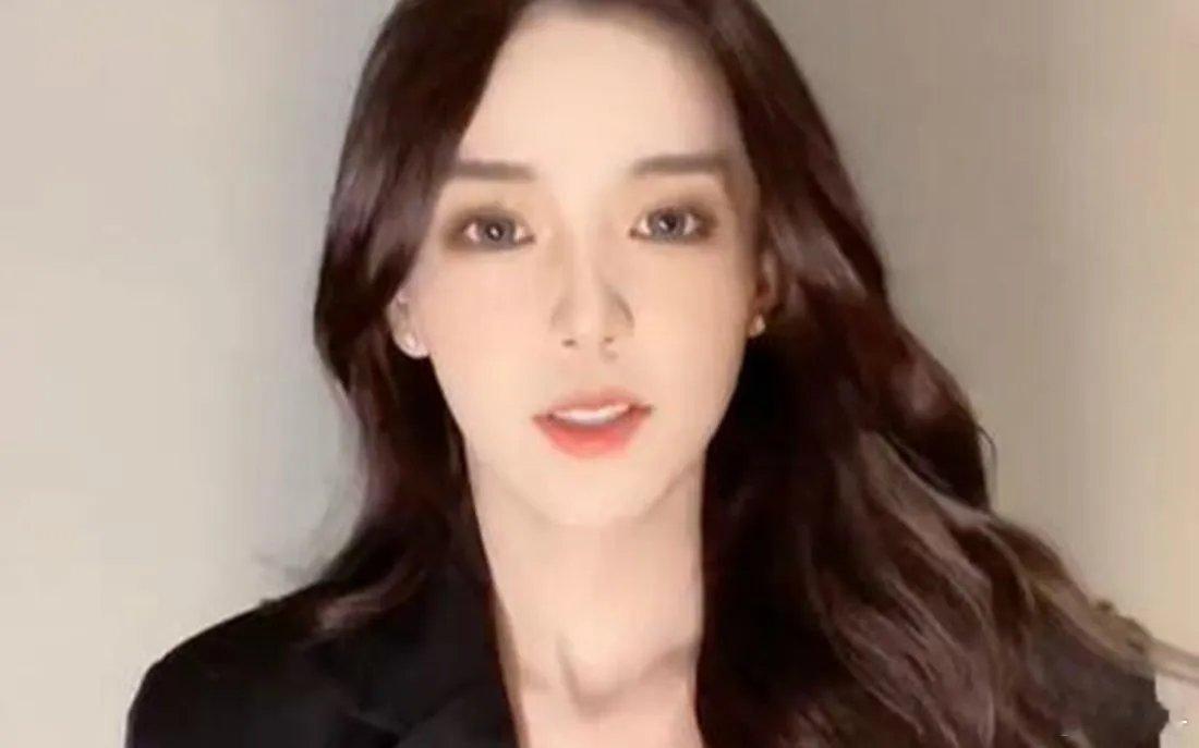 一个富婆给迅猛龙刷了6000万粉丝可乐累计打赏超6000万，拿下第三个75级账号