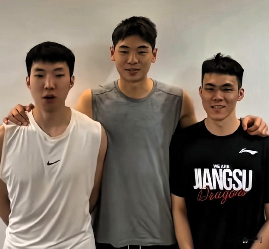 真是广西球迷的骄傲啊！庞峥麟、崔永照和廖三宁3人一起入选中国男篮12人大名单，参