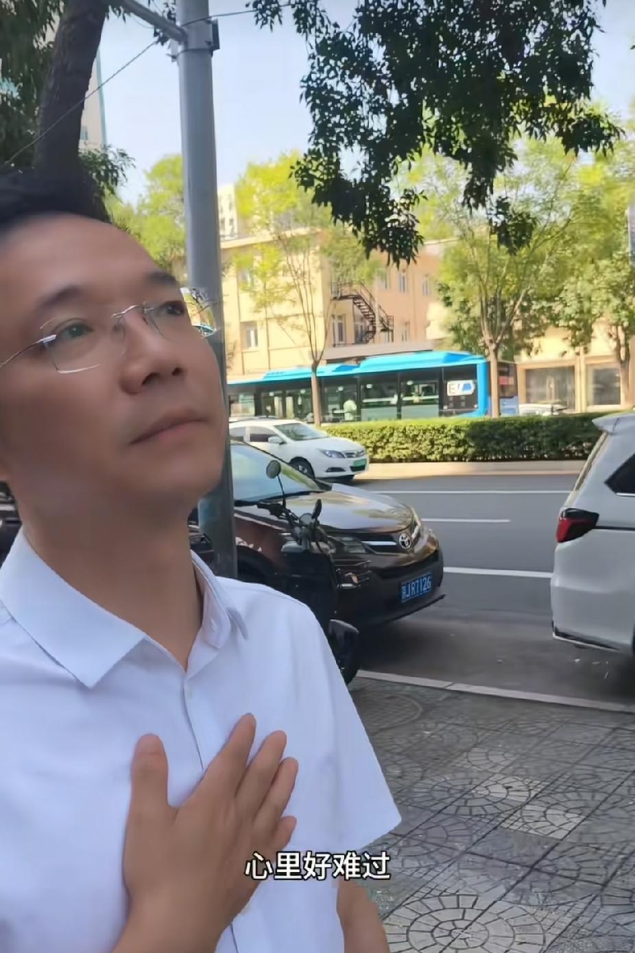 张书最新动态：一扇窗关闭，一扇门打开，一切全会好的。

虽然不知道张书指的是李老