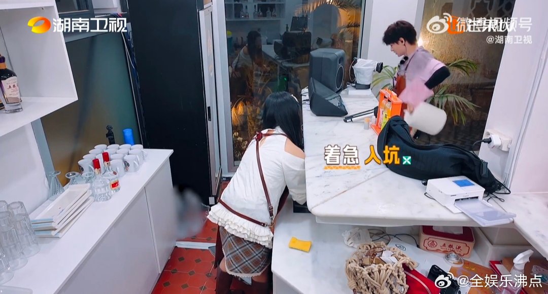 沈月翟潇闻职业素养天花板 中餐厅中餐厅名场面谁懂这种默契！晓明哥在后厨开唱，沈月