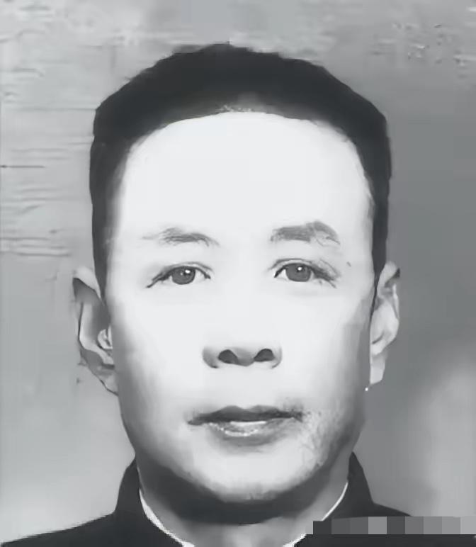 1939 年，国军中将陈铁在山西设宴款待彭德怀，陈铁的夫人在倒茶时悄悄说道：“现