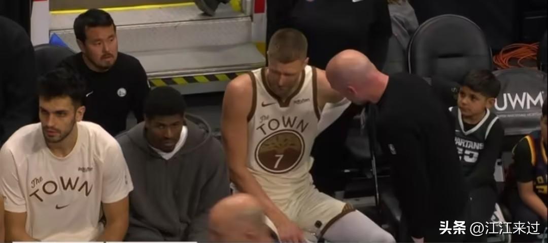 波尔津吉斯在对阵活塞的比赛中被顶到腰部受伤离场！勇士毁在这帮管理层上，伦纳德跟铂