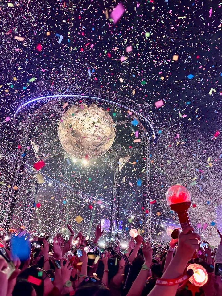 抽4个人去看演唱会！酒店+机票+演唱会门票全包！不要的可折现5000元！想干嘛干