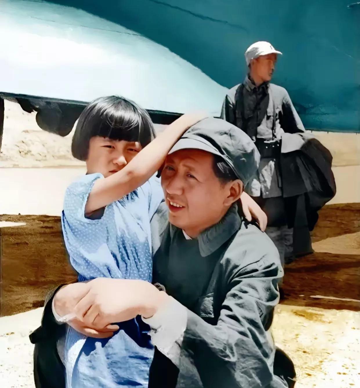 珍贵的一张照片。
这是一张毛主席与小女儿李讷在一起的一张珍贵照片，照片中可以看出