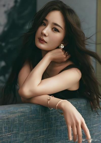 杨幂存了张曼玉杂志20年，中国香港四大玉女：王祖贤、关芝琳、张曼玉、钟楚红，曾是