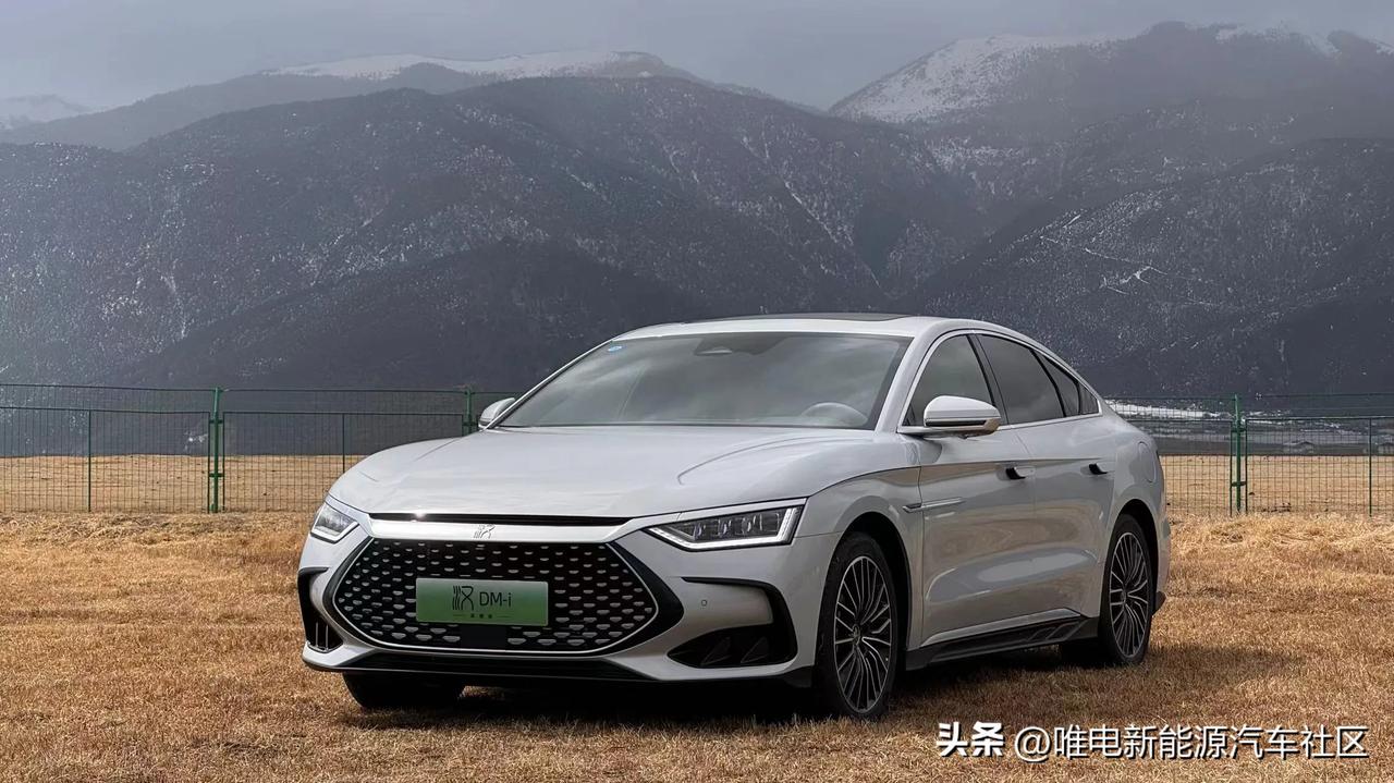 来体验一下比亚迪汉DM-i/EV荣耀版的两款新色[思考]联合Pantone推出的