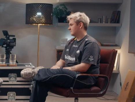 Yatoro说在刀圈没人能激励他了，有两位篮球运动员，乔丹和科比的做事方法和态度