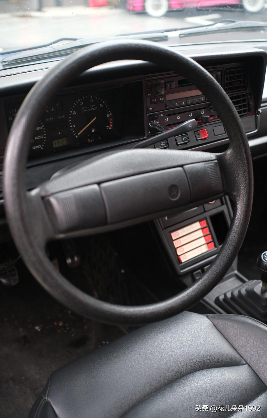 红灯99秒都是踩刹车，而拉手刹（按p）都很少。


N档真的是设计上的摆设
堵车