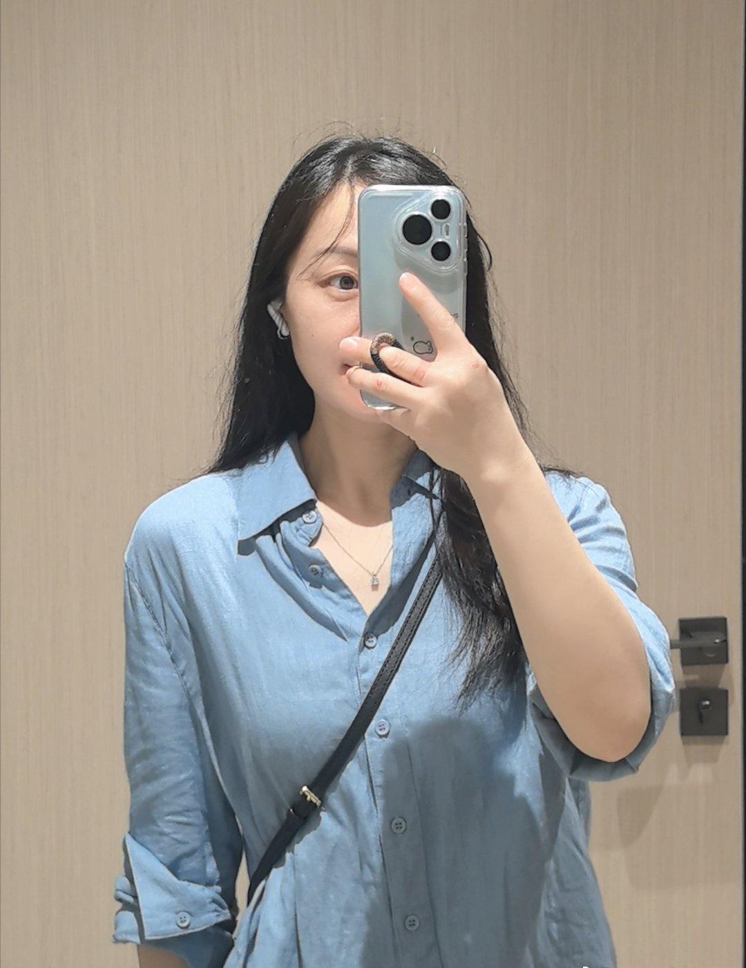 如果有人衣服穿反了
你会去提醒吗？
最近早高峰遇到过两次
主唛洗水唛内里车线都露