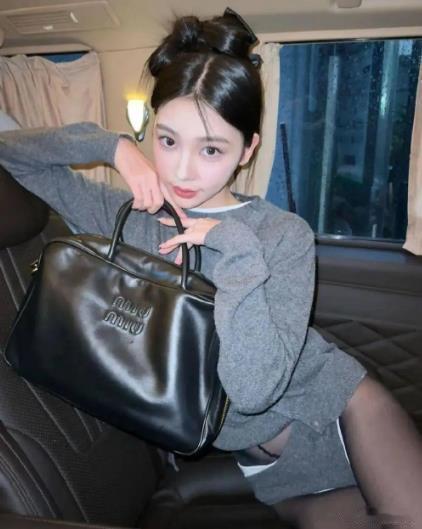 早就不避人了！胡彦斌、易梦玲恋情曝光后，有媒体晒出曾经拍到的胡彦斌易梦玲牵手从酒