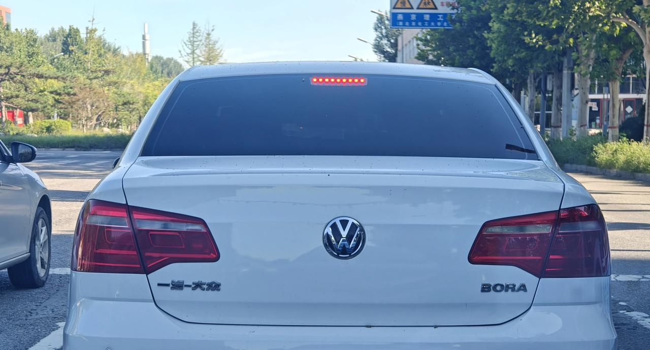 您经常检查车辆刹车灯吗？遇到这样的情况有什么好办法提醒他们一下吗？