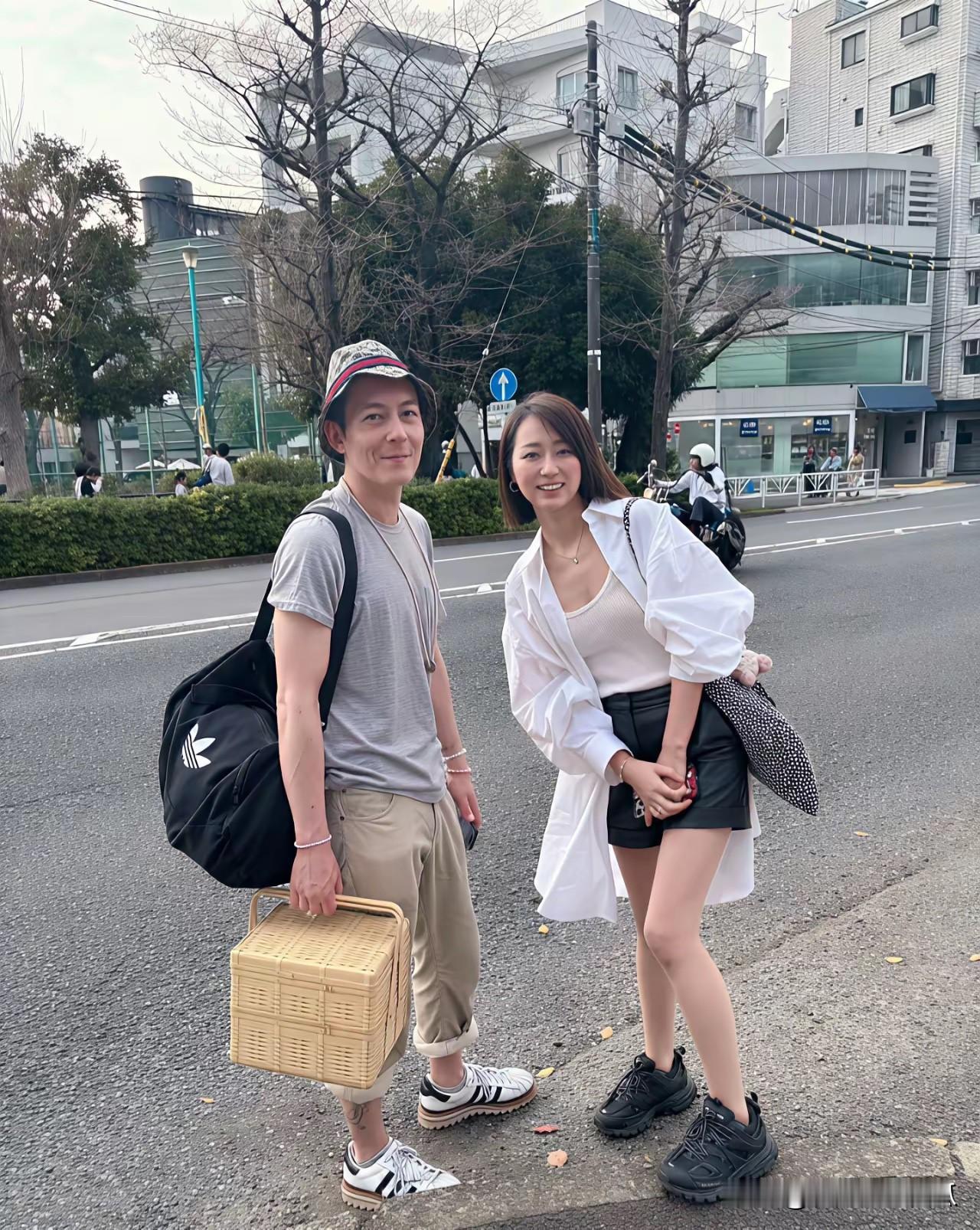 老天呐，差点没认出来。以前香港最帅的男人，很多女生做梦都想嫁给他！[爱慕][爱慕