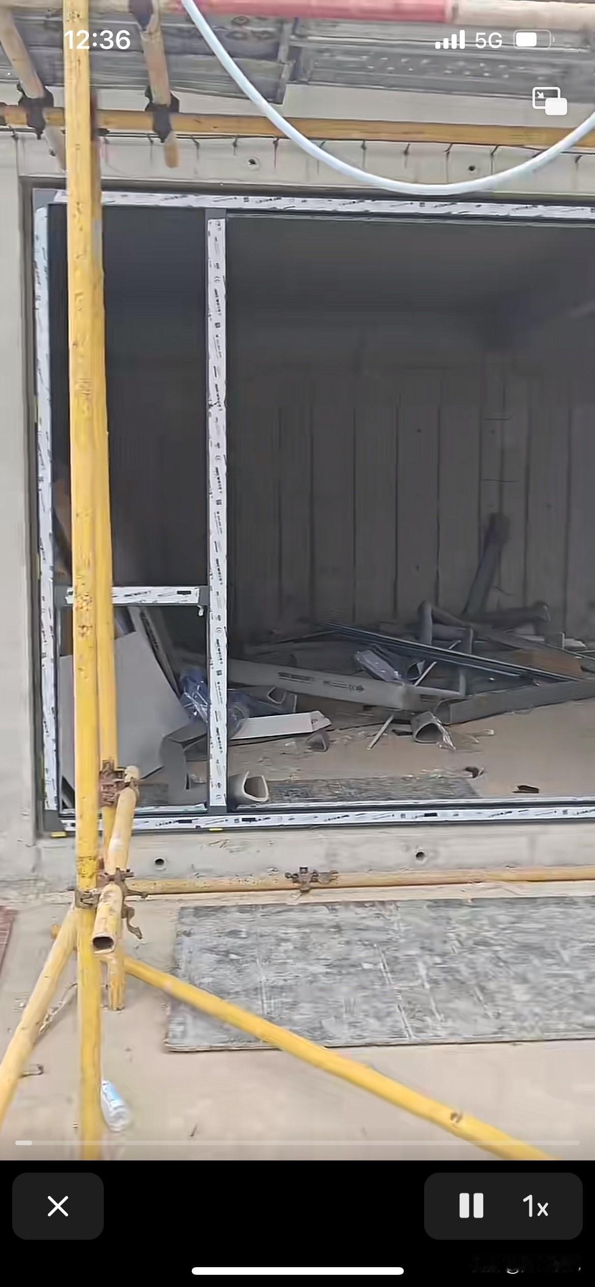 全红婵家的这栋房子真的像烂尾楼，楼面封顶两个多月了，现在还没有装修好，之前说混凝