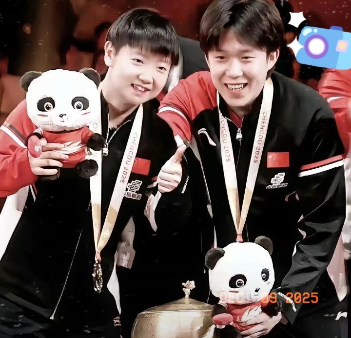 估计全网现在最乐呵的，

就得是王楚钦爸妈了—


—谁让头哥昨天那采访发言，直