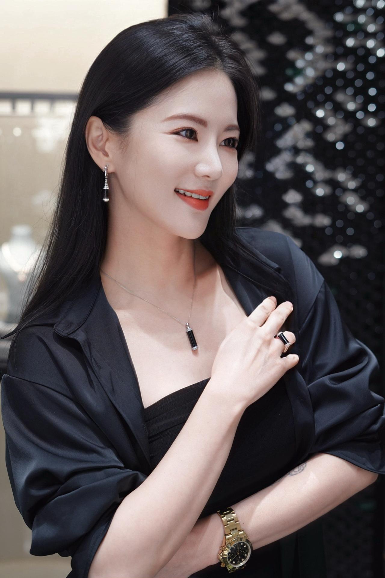 年轻真好，我也是年纪大了才知道。珠宝搭配 御姐