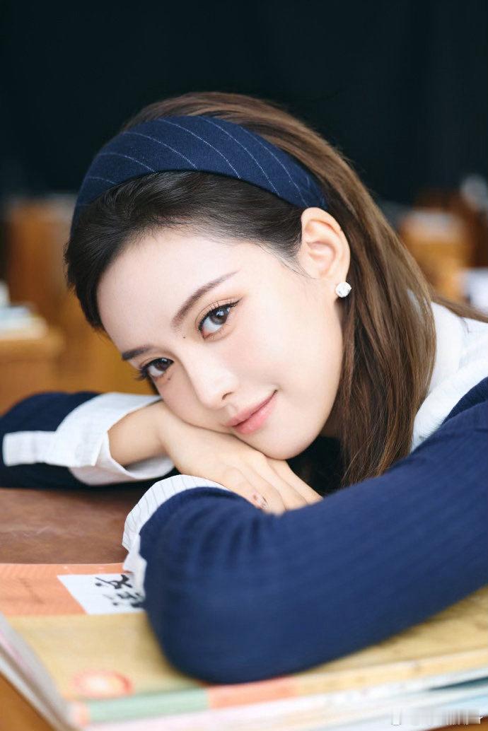 RED先行曲全方面夯RED在新歌MV里跳芭蕾 内娱女团这个质量放在同期里不算低了