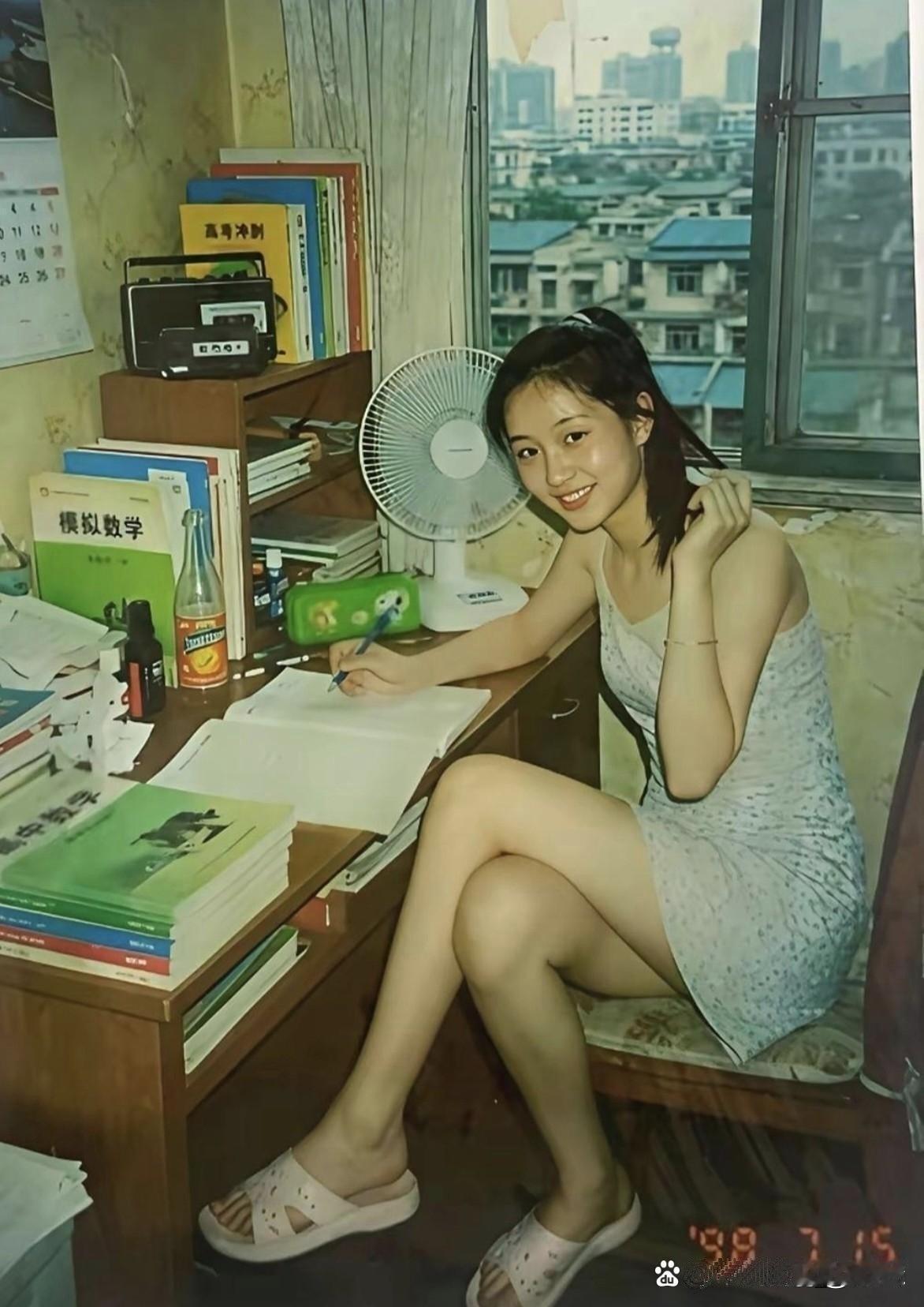 93年的女生，放到现在 也算大美女吧。 ​​​