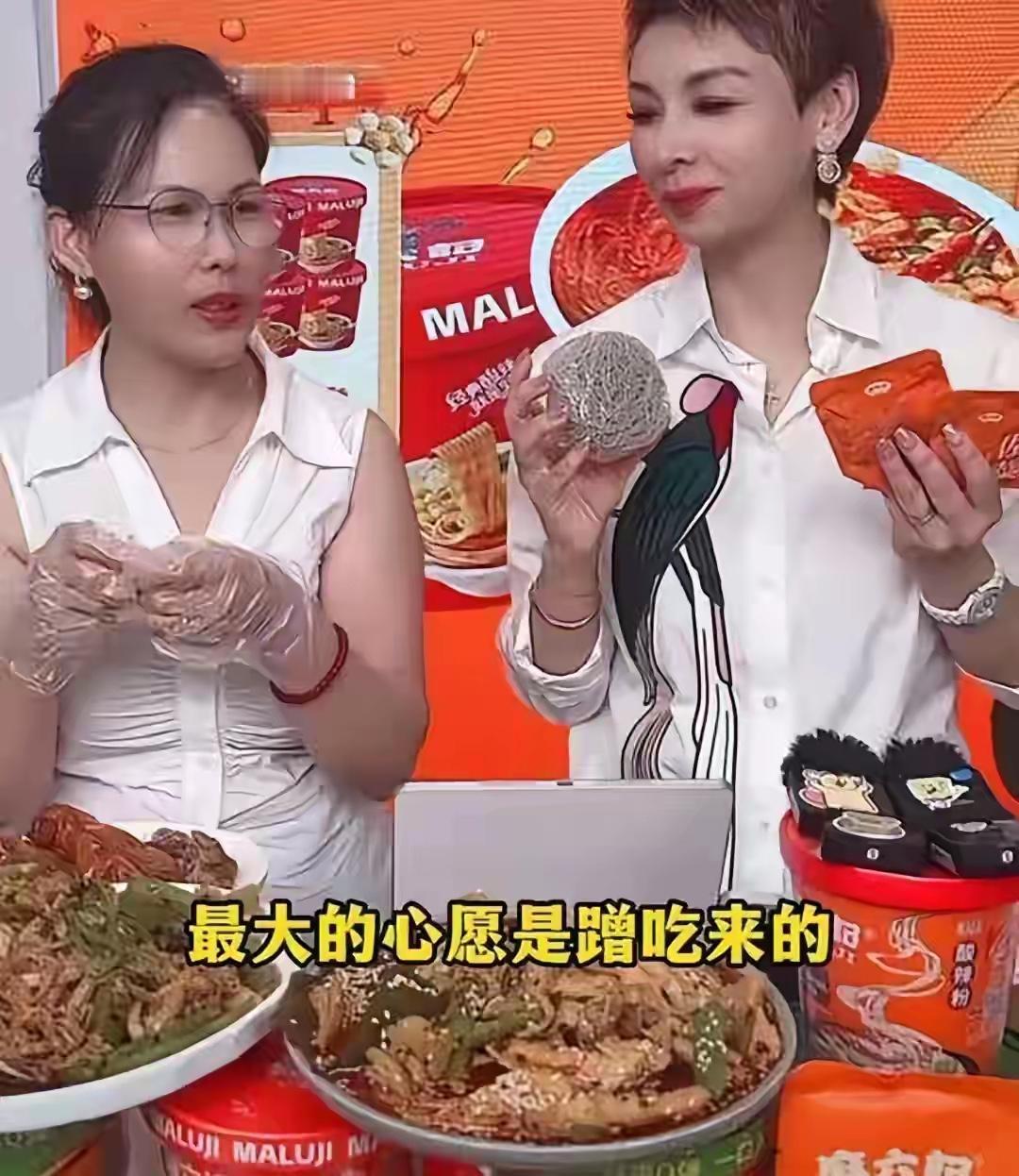 小杨阿姨最近特别难，说她离职了，看看人家不是好好的在搞直播吗？太难了，真不容易，