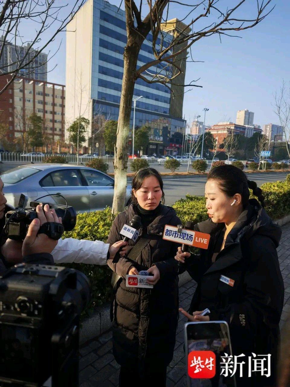 1月8日，1994年娄底那起抢劫摩托车杀人案在中院开庭。被害人妹妹李女士回忆起来