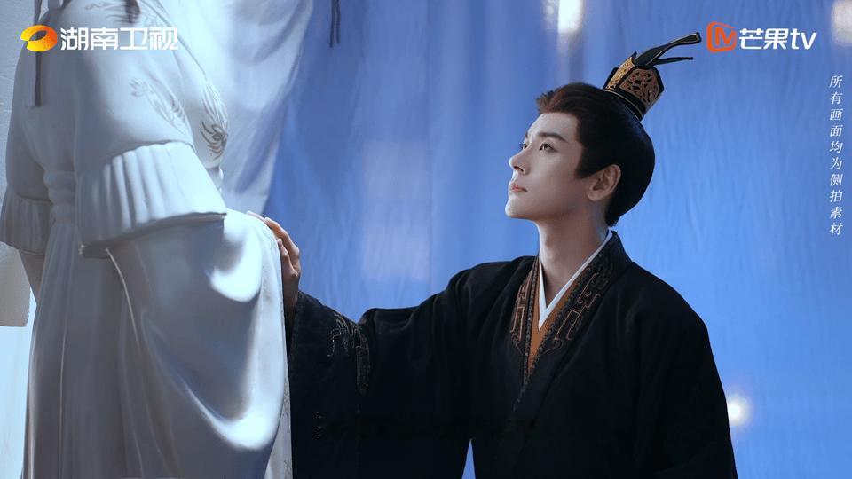 谁家男女主白天叫夫君晚上捅刀子 明霜眼里的恨意都快压不住了还要笑着递茶，萧玦接过