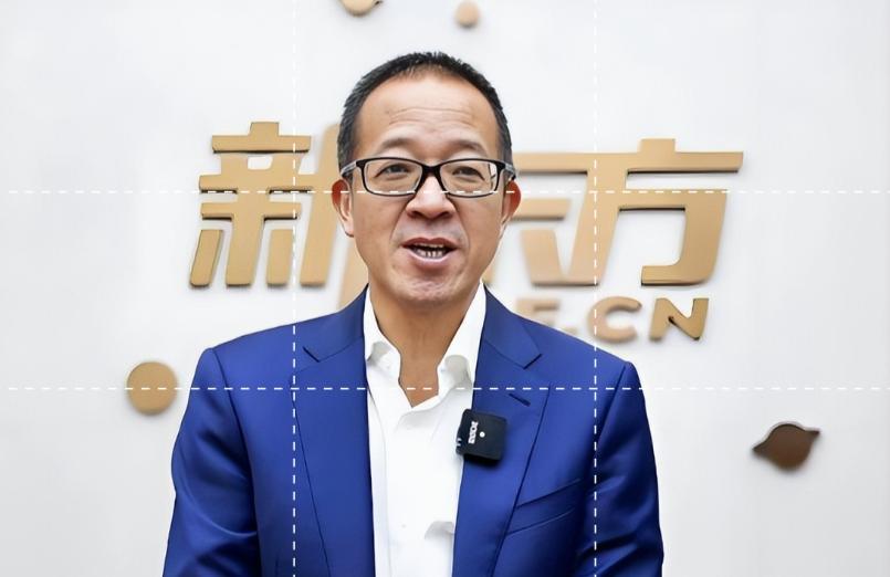 央媒高调官宣俞敏洪新身份，官方聘书一出手，移民加拿大传闻全白搭，但他真正发愁的是