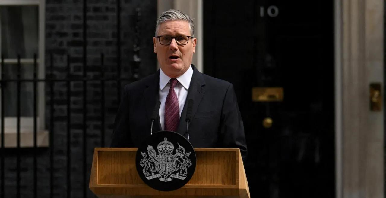 英国首相斯塔默今天（6月22日）在唐宁街哽咽宣布辞去工党党魁，新党首出炉前留任看