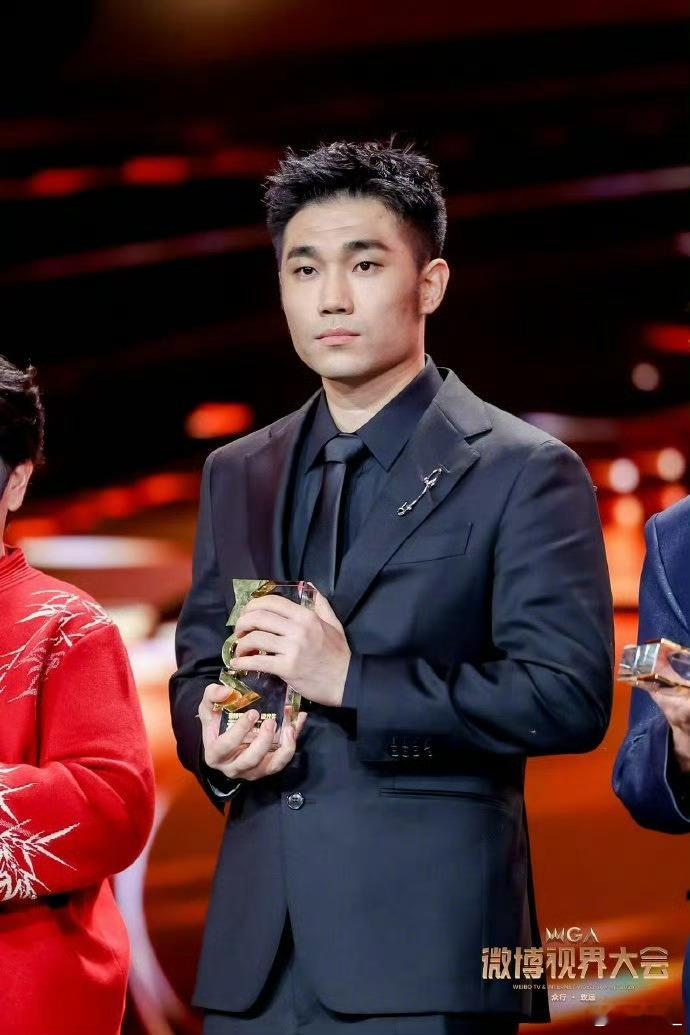 AI都能给脱口秀冠军写开场白了没想到ai给翟佳宁写的开场白还挺高情商，我以后也让