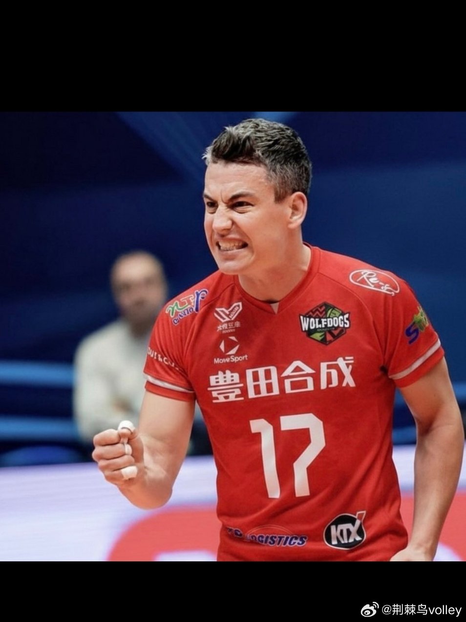 35岁身高188CM的法国男排著名自由人本尼新赛季将登录日超为名古屋狼犬效力。这