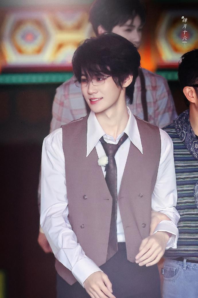 张真源将缺席跑男第二轮录制张真源将缺席跑男发布会 时代峰峻最新对接消息：“张真源