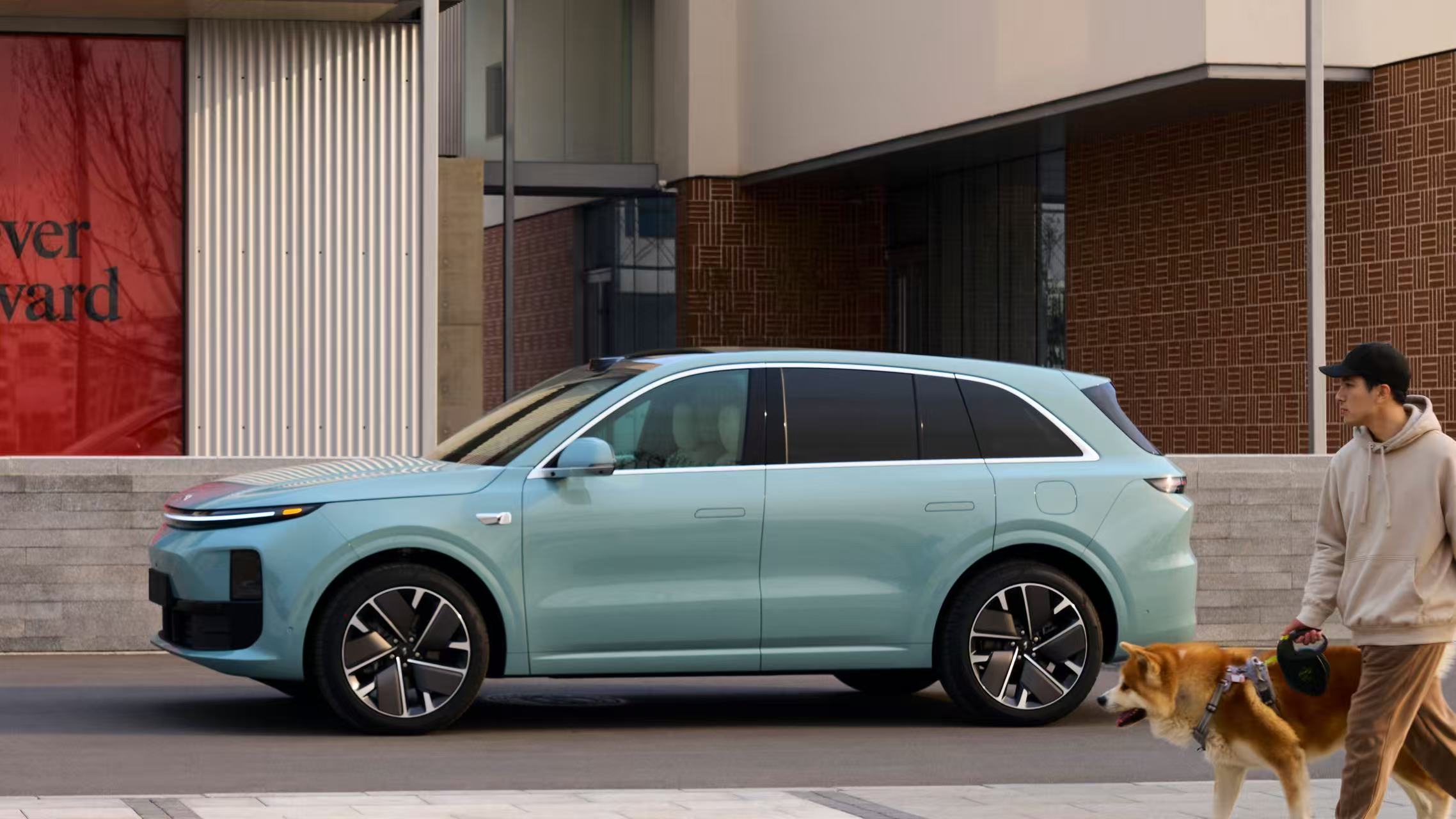 曾经的微博之王停更3个月，李想搬出了AI与人形机器人曾因长期、高频在微博输出观点