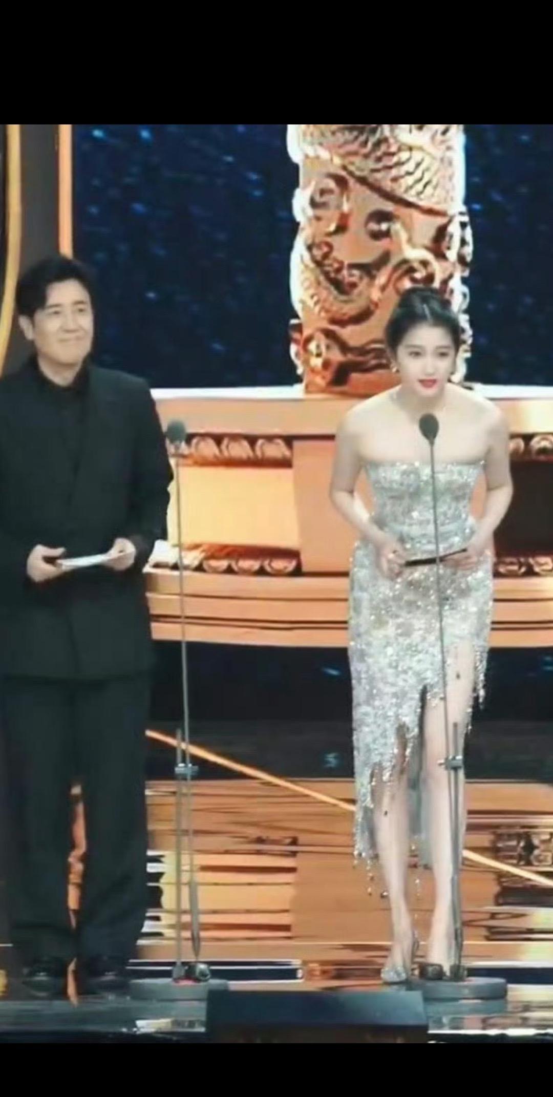 这个造型也太美艳动人了！！！！！