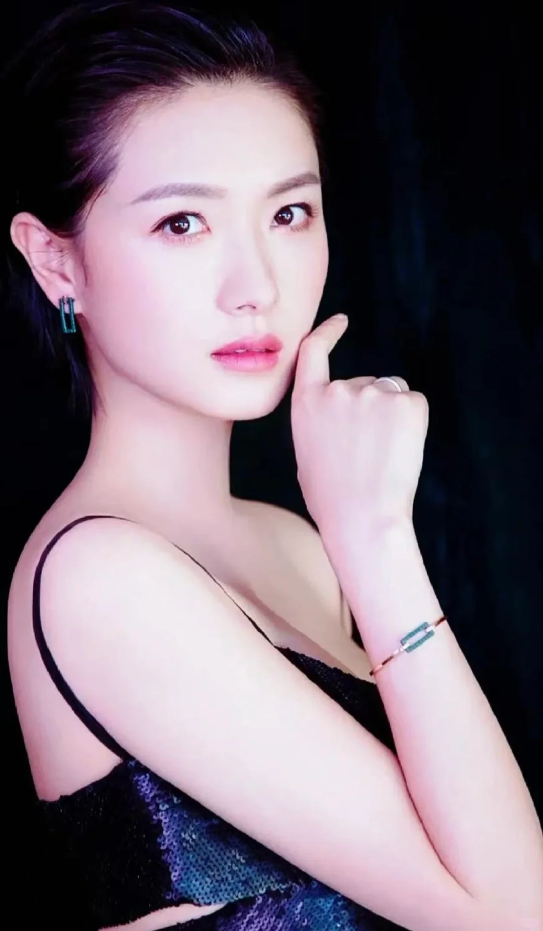 她长得太漂亮，导演追求7次都被拒之门外